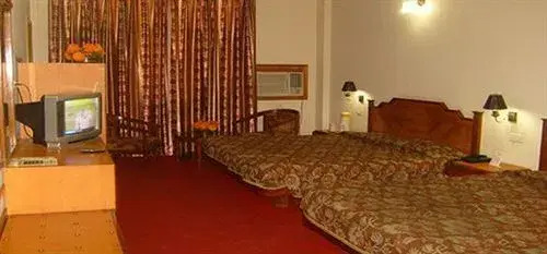 Катра: Hotel Varun
