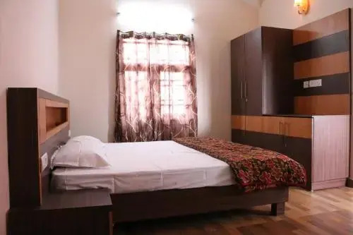 Кодайканал: Adhithya Holidays