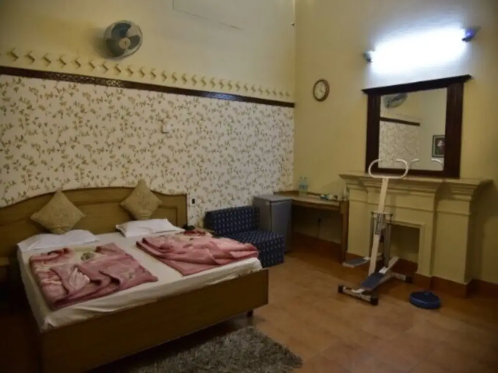 Дехрадун: Hotel Ashrey