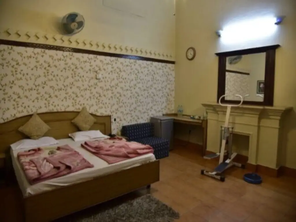 Дехрадун: Hotel Ashrey