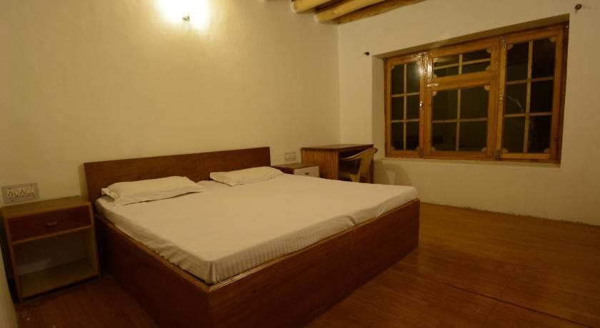 Лех: Yangphel Guest House