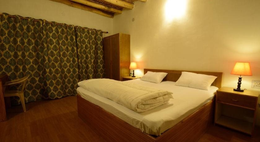 Лех: Yangphel Guest House