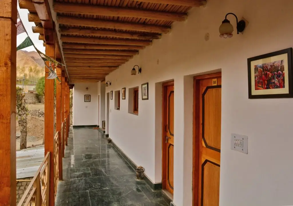 Лех: Yangphel Guest House