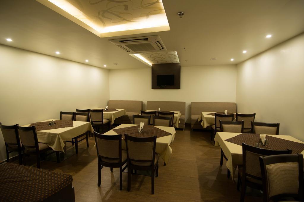 OYO 1302 Hotel Green Apple — фото 1