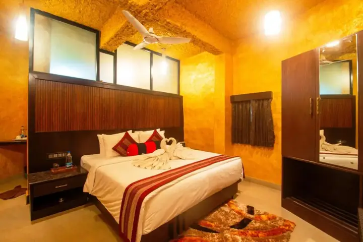 Кушалнагар: Coorg Jungle Camp Backwater Resort
