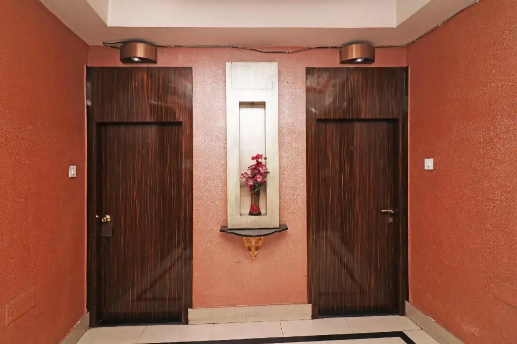 Колката: OYO 2426 Hotel Tirupati International
