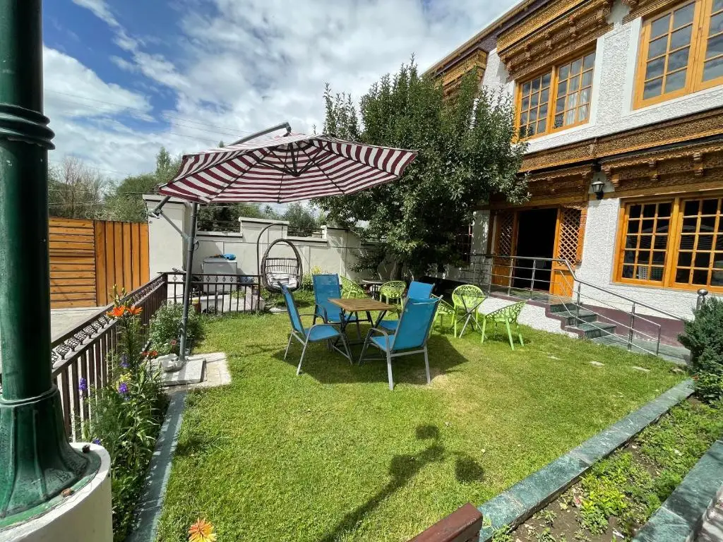 Лех: New Royal Guest House