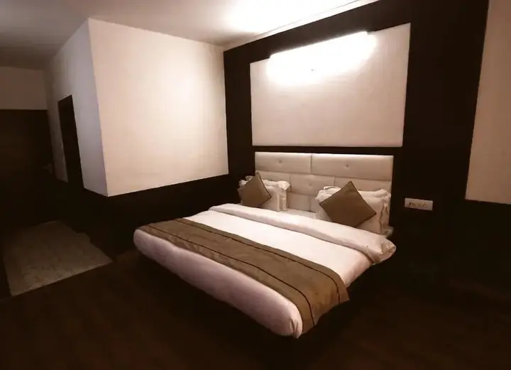 Манали: OYO 22664 Hotel Whispering River