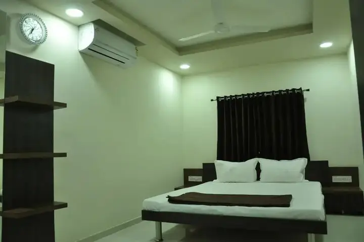 Раджкот: Shivdhara Hotel & Residence