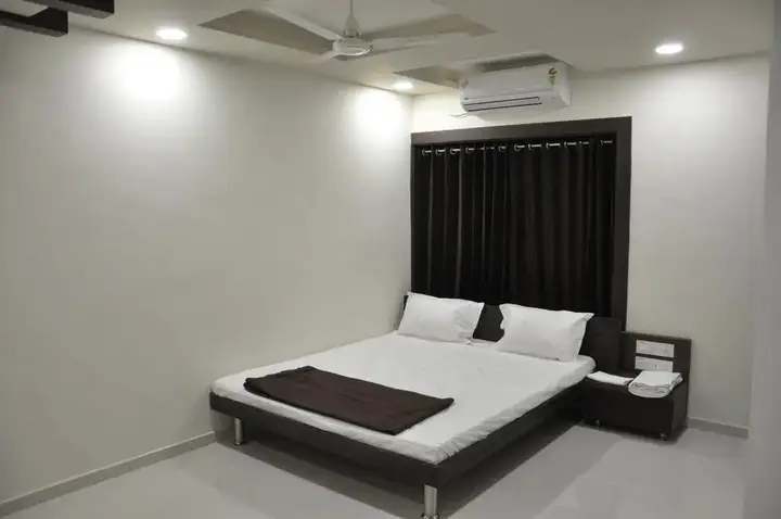 Раджкот: Shivdhara Hotel & Residence