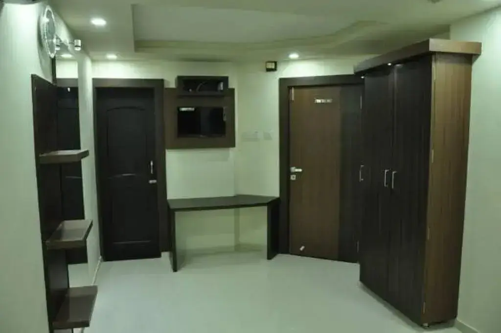 Раджкот: Shivdhara Hotel & Residence
