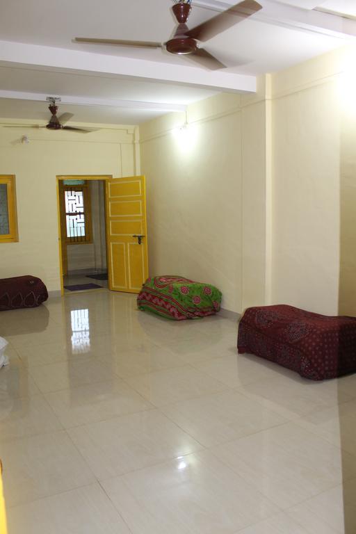 Киим: Akshi Villa