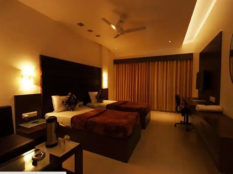 Бхаруч: Hotel Apex