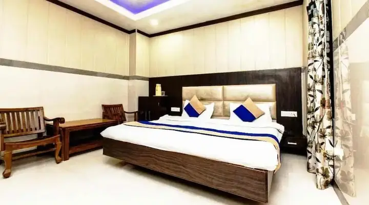 Катра: Hotel Subash