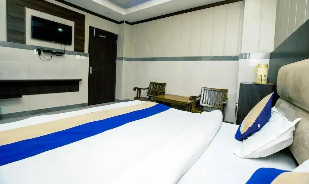 Катра: Hotel Subash