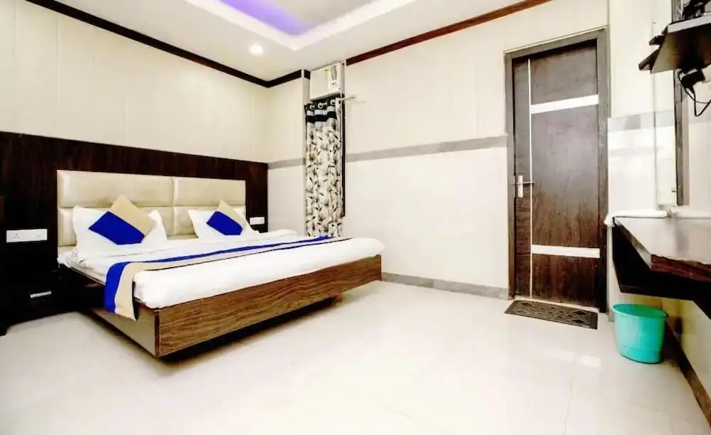 Катра: Hotel Subash
