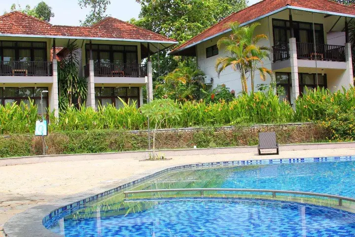 Атирапалли: Whispering Waters Resorts Cochin