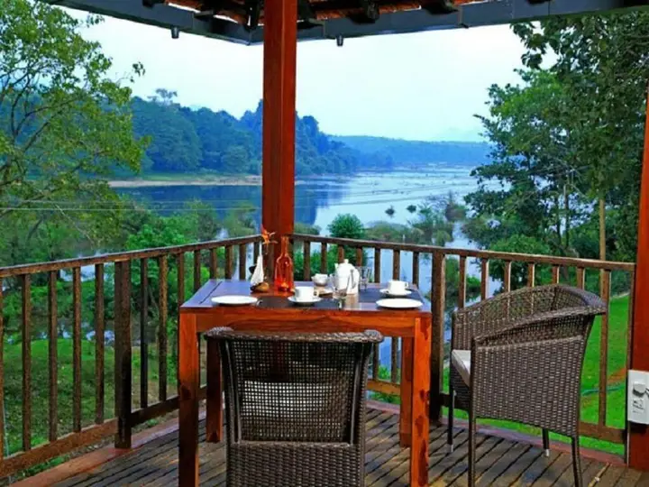 Атирапалли: Whispering Waters Resorts Cochin