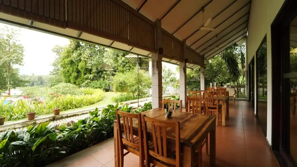 Атирапалли: Whispering Waters Resorts Cochin