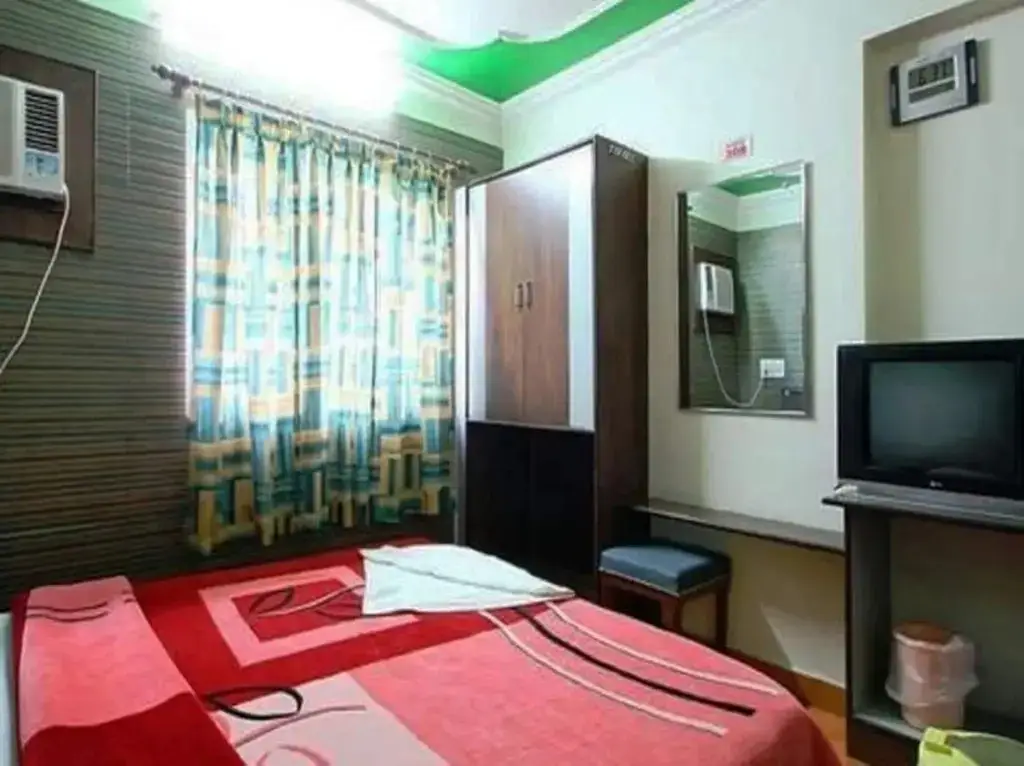 Катра: Hotel Swastik
