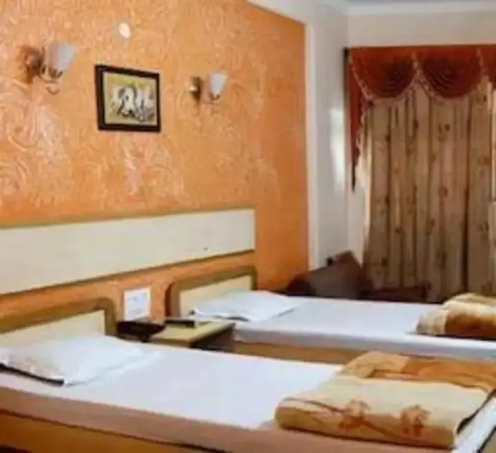 Нойда: Royale Paradise