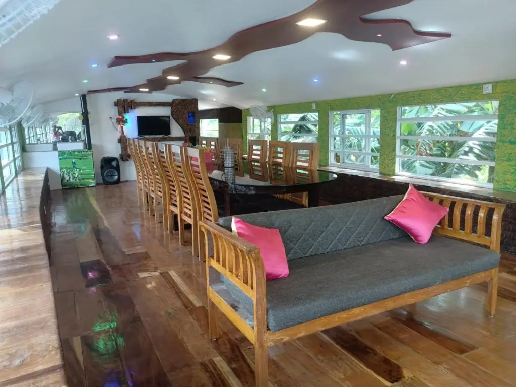 Аллеппи: Beachparadise  Daycruise houseboat