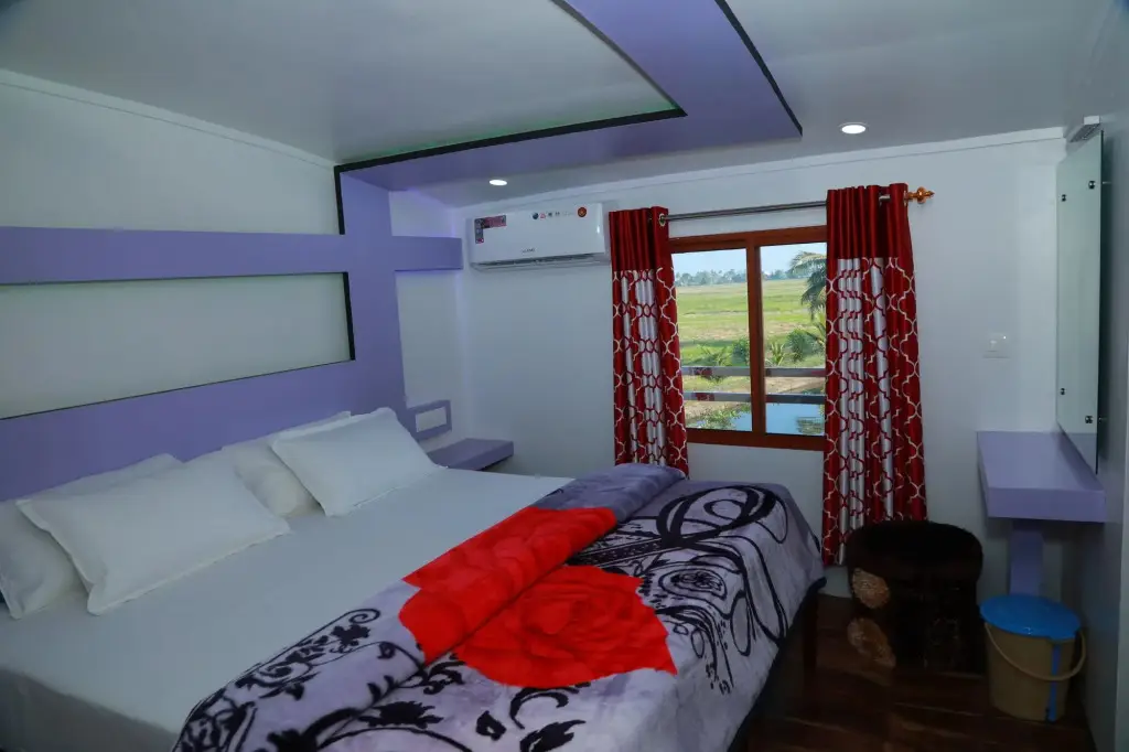 Аллеппи: Beachparadise  Daycruise houseboat