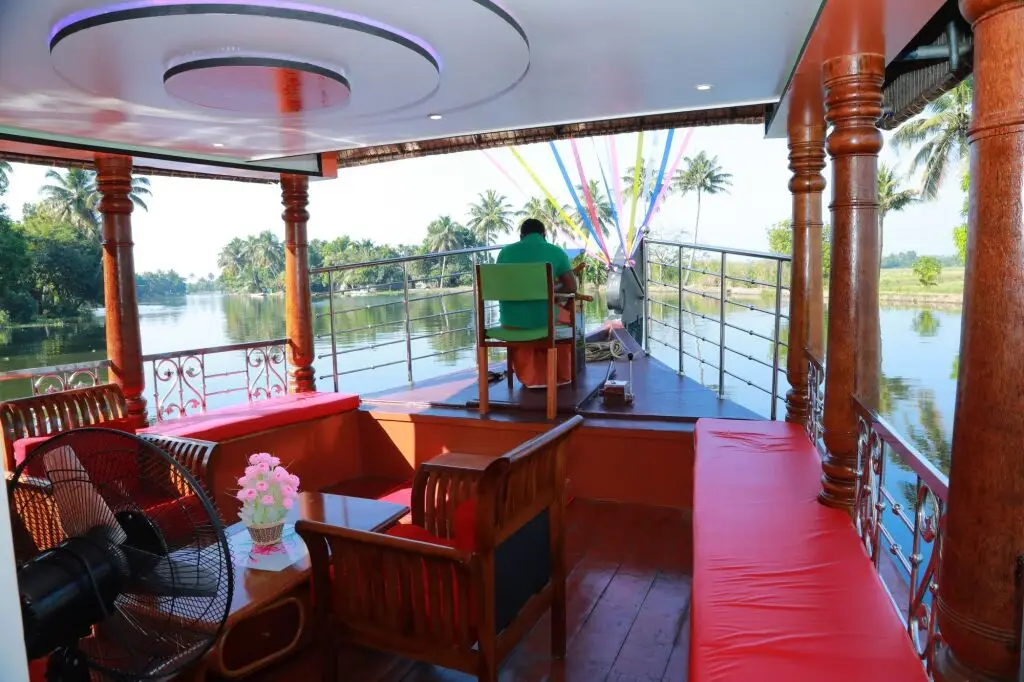 Аллеппи: Beachparadise  Daycruise houseboat
