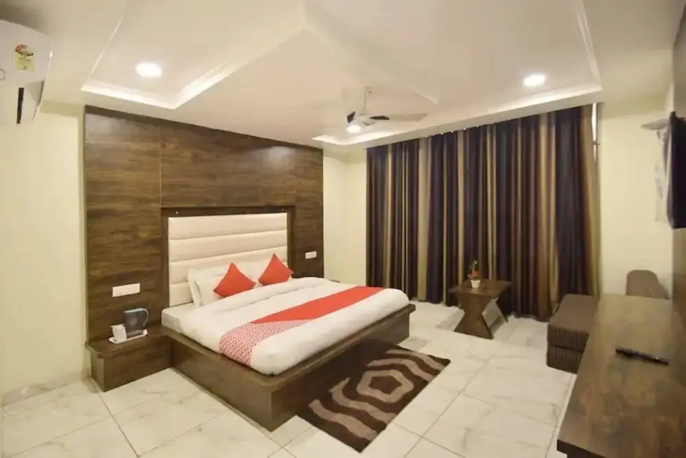 Катра: Hotel Galaxy