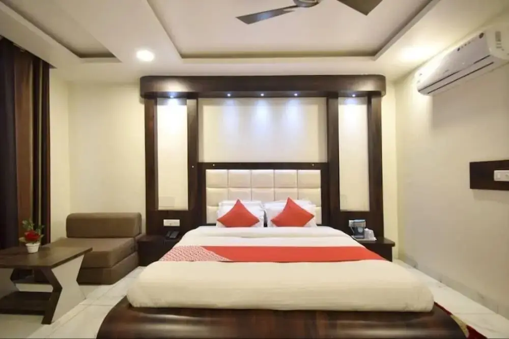 Катра: Hotel Galaxy