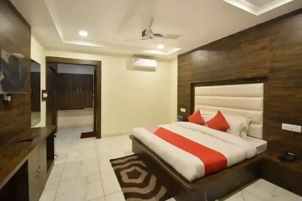 Катра: Hotel Galaxy