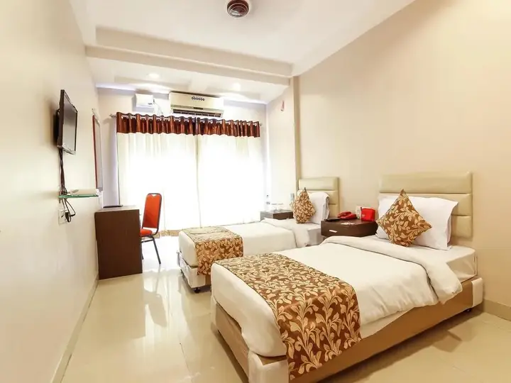 Хидерабад: OYO 600 Hotel Skyhy