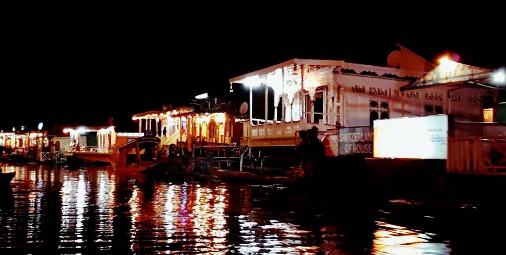 Шринагар: Houseboat Switzerland