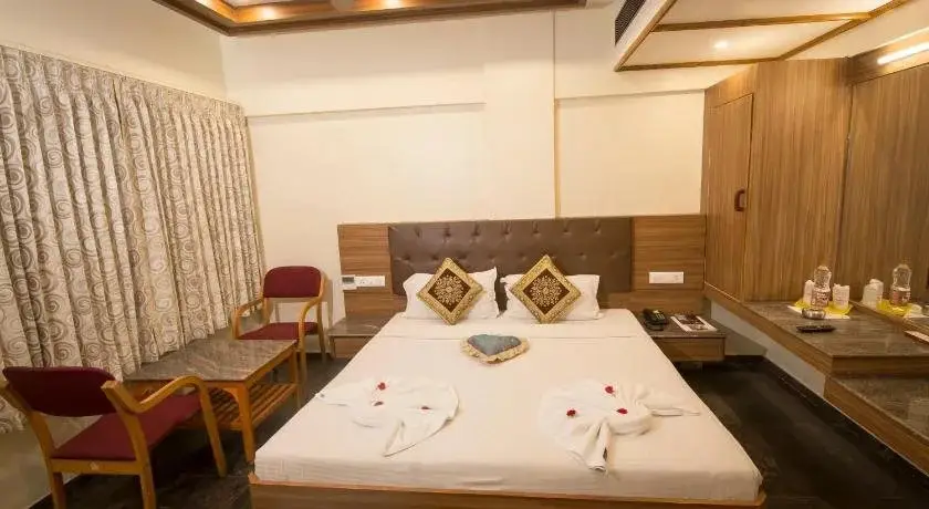 Маниячи: Sri Janakiram Hotels