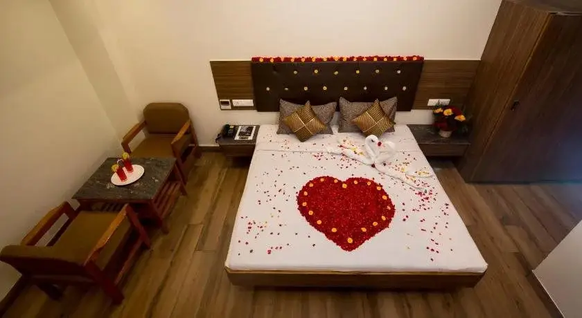 Маниячи: Sri Janakiram Hotels