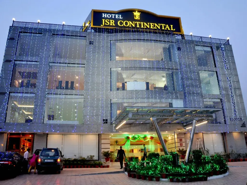 Hotel JSR Continental — фото 1