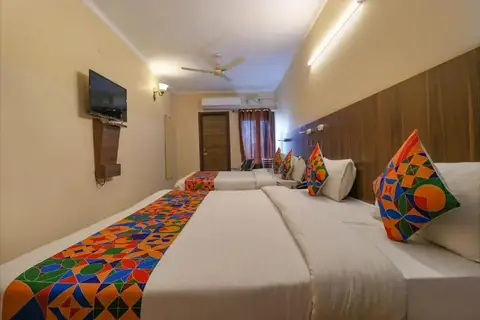 OYO 7676 Golden Sunrise Inn — фото 1