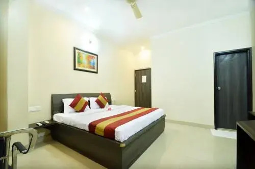 Амритсар: OYO 7676 Golden Sunrise Inn