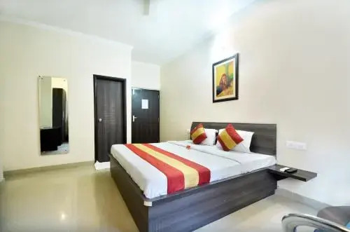 Амритсар: OYO 7676 Golden Sunrise Inn