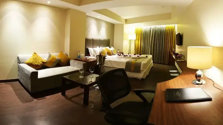 Лудхиана: Hotel Lamellz