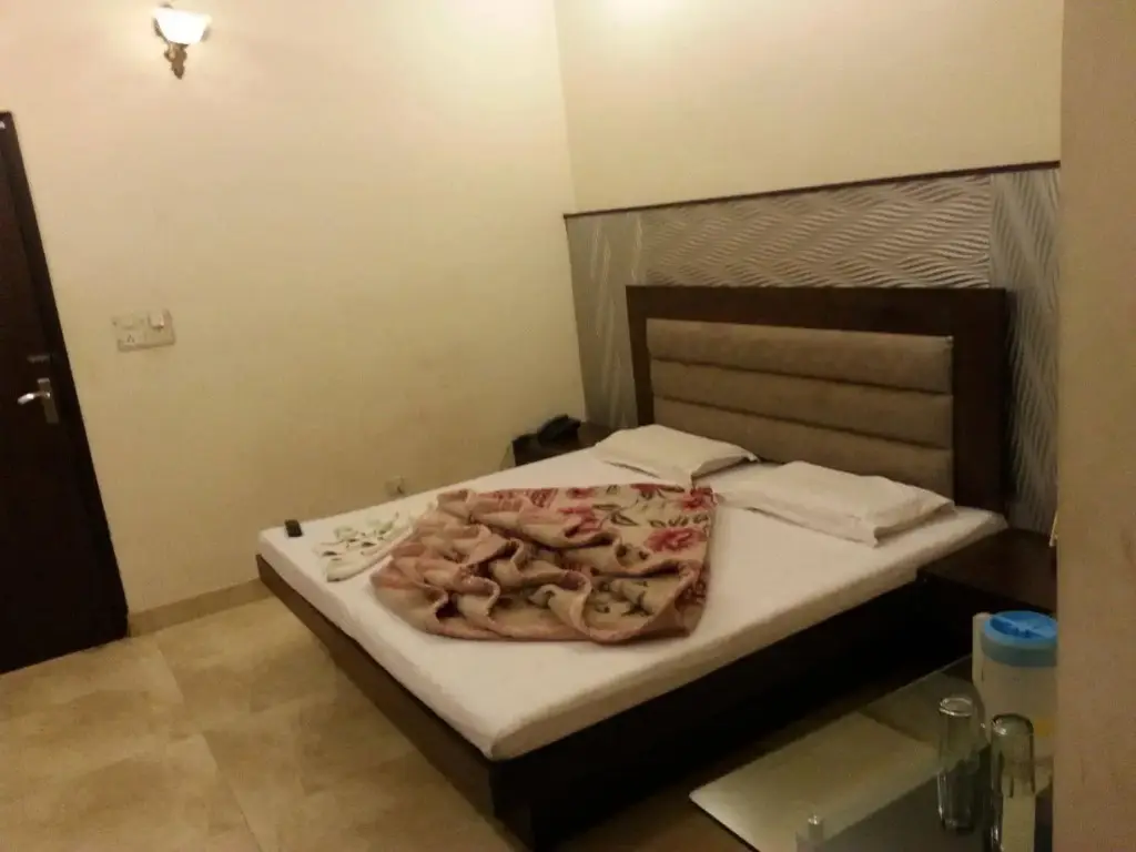 Нью-Дели: Centra Inn