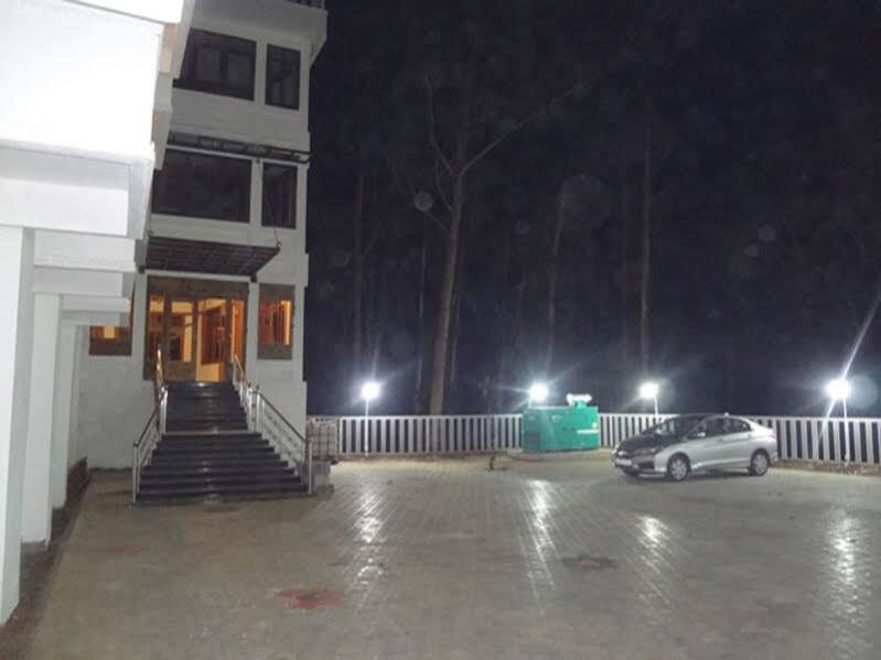 Муннар: Aadithya Regency