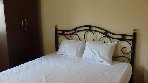 Верем: Damodar Guest House