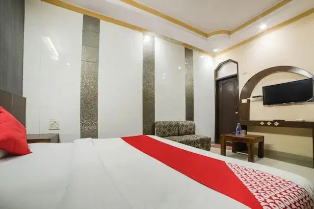 Нью-Дели: Hotel Viraat
