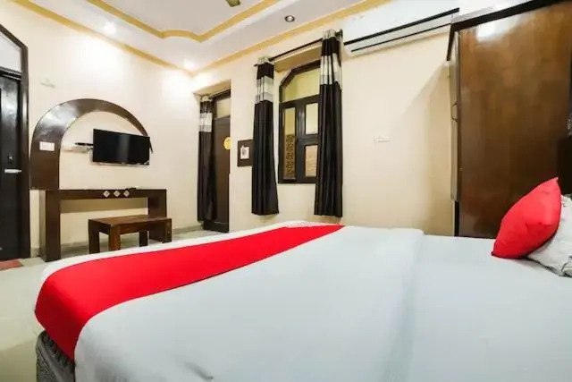 Нью-Дели: Hotel Viraat