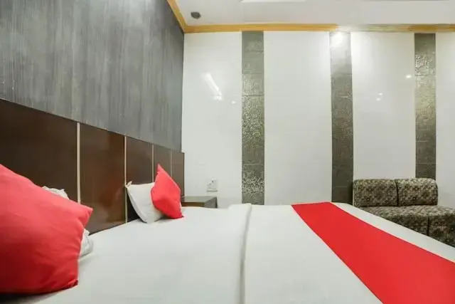 Нью-Дели: Hotel Viraat