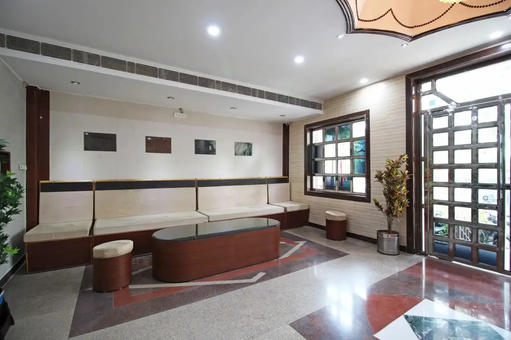Агра: OYO 5539 Merit Hotel