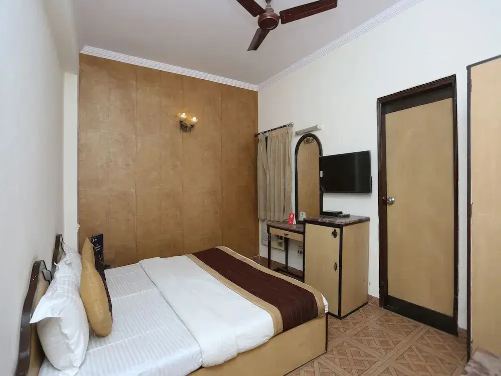 Нью-Дели: Deluxe Otani Inn