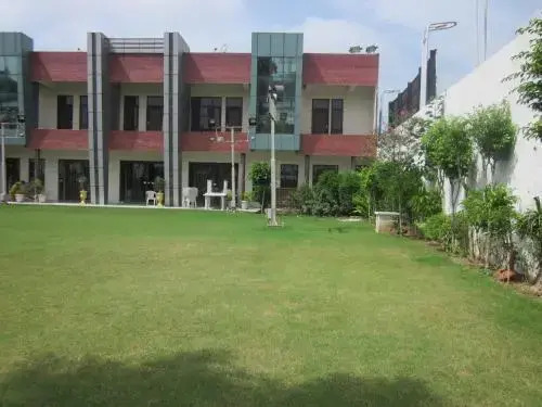 Амбала: Amrapali Tourist Resort