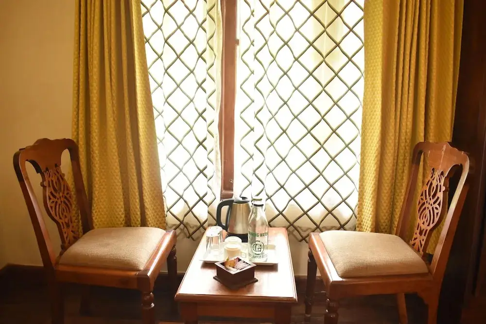 Ути: The Grange Hotel